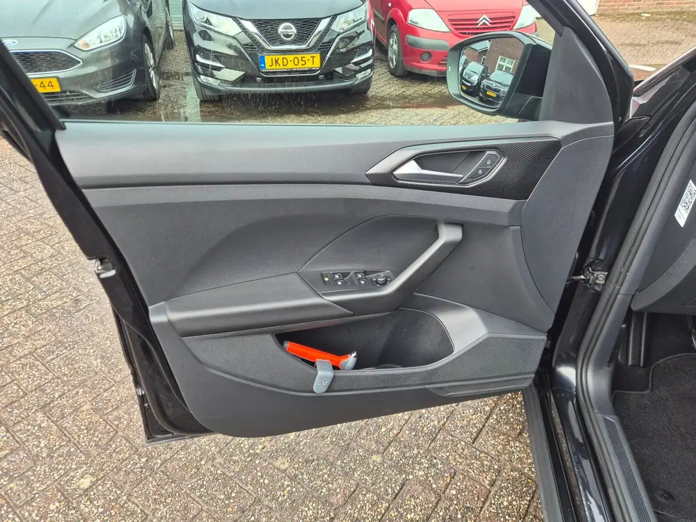 Volkswagen T-Cross 1.0 TSI Life Apple carplay/Android auto 1 uit 2022, foto 14