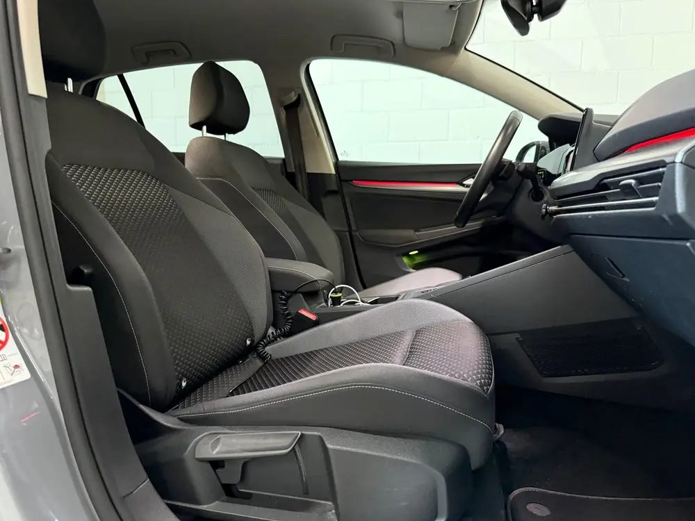 Volkswagen GOLF 1.5 eTSI R-Line Business+ uit 2022, foto 8