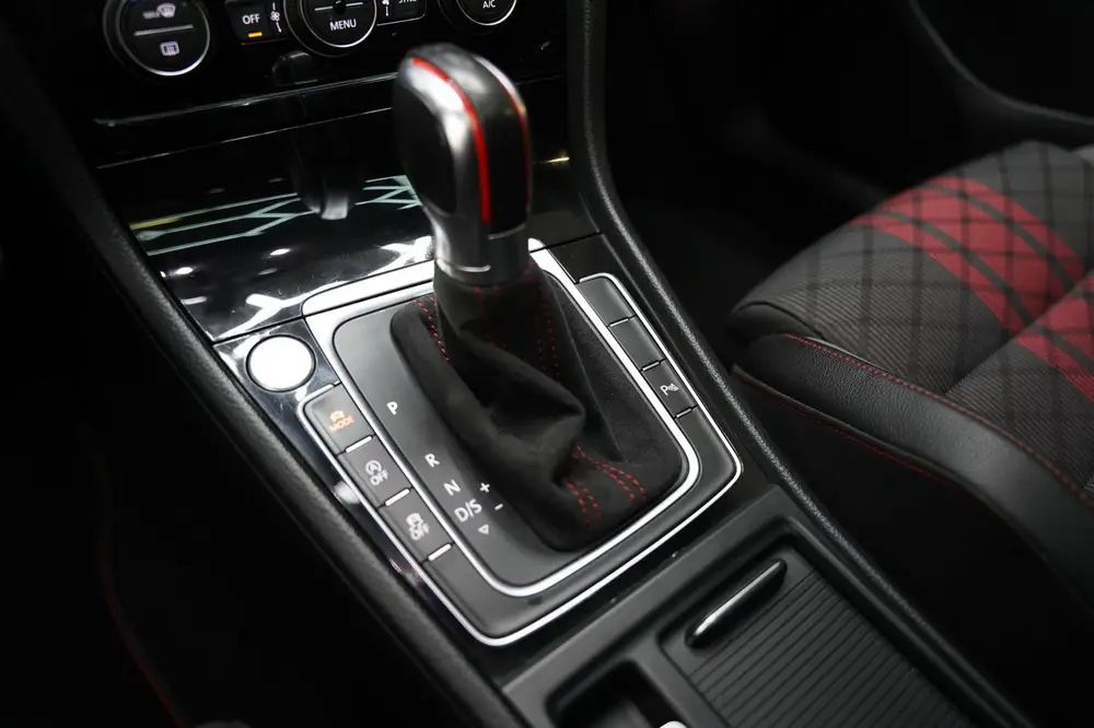 Volkswagen Golf 2.0 TSI GTI TCR PANO VIRTUAL ACC KEYLESS CAM uit 2019, foto 15