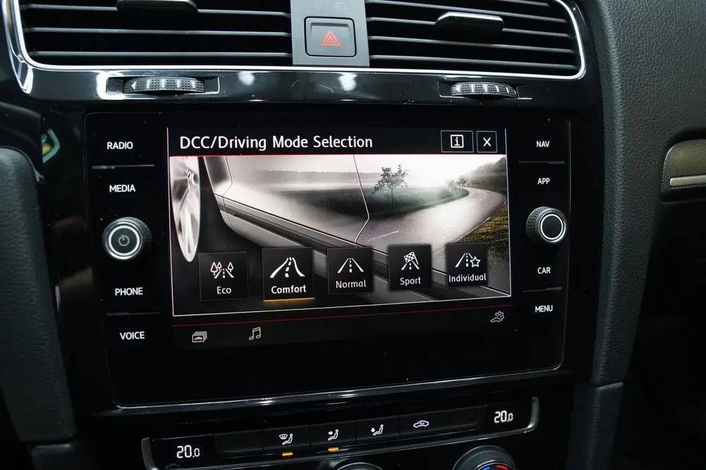 Volkswagen Golf 2.0 TSI GTI TCR PANO VIRTUAL ACC KEYLESS CAM uit 2019, foto 16