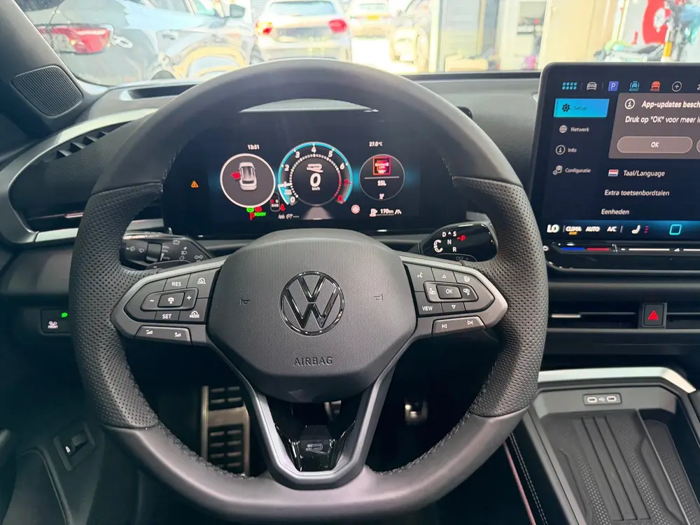 Volkswagen T-Roc 1.5 eTsi R-Line First Edition Pano-IQ-KEYLE uit 2026, foto 16