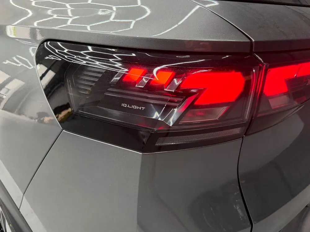 Volkswagen T-Roc 1.5 eTsi R-Line First Edition Pano-IQ-KEYLE uit 2026, foto 9