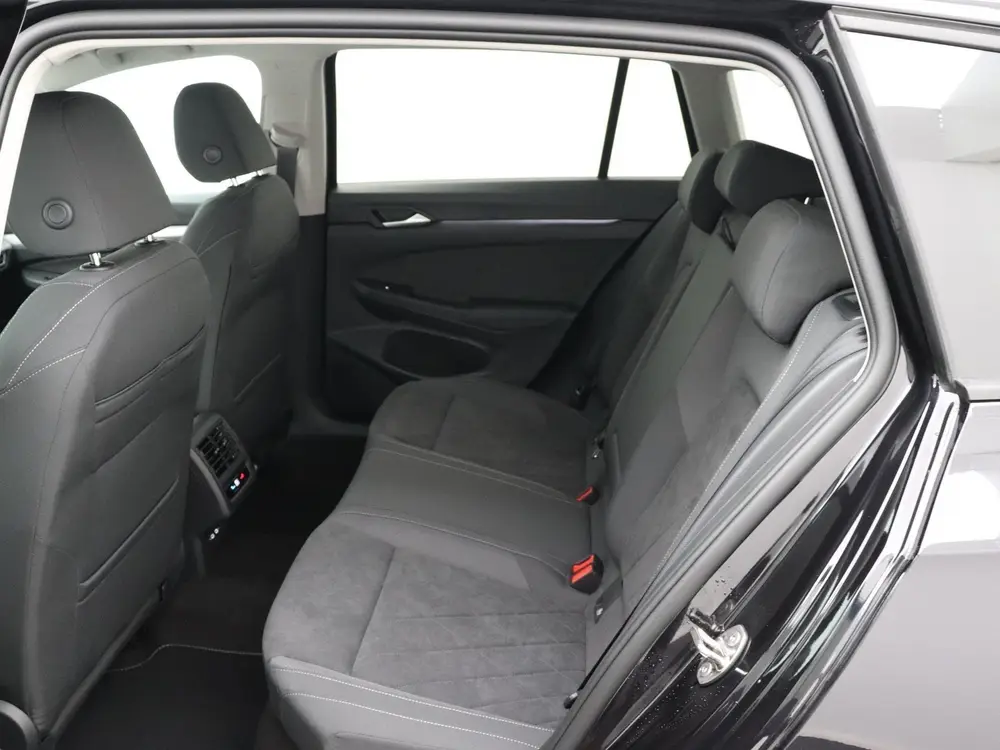 Volkswagen Golf Variant 1.0 eTSI Life Business 110 PK DGS DS uit 2023, foto 6