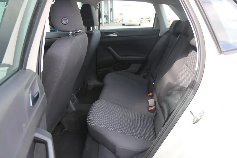Volkswagen Polo 1.0 MPI 80pk Polo | App Connect | Parkeersen uit 2024, foto 17