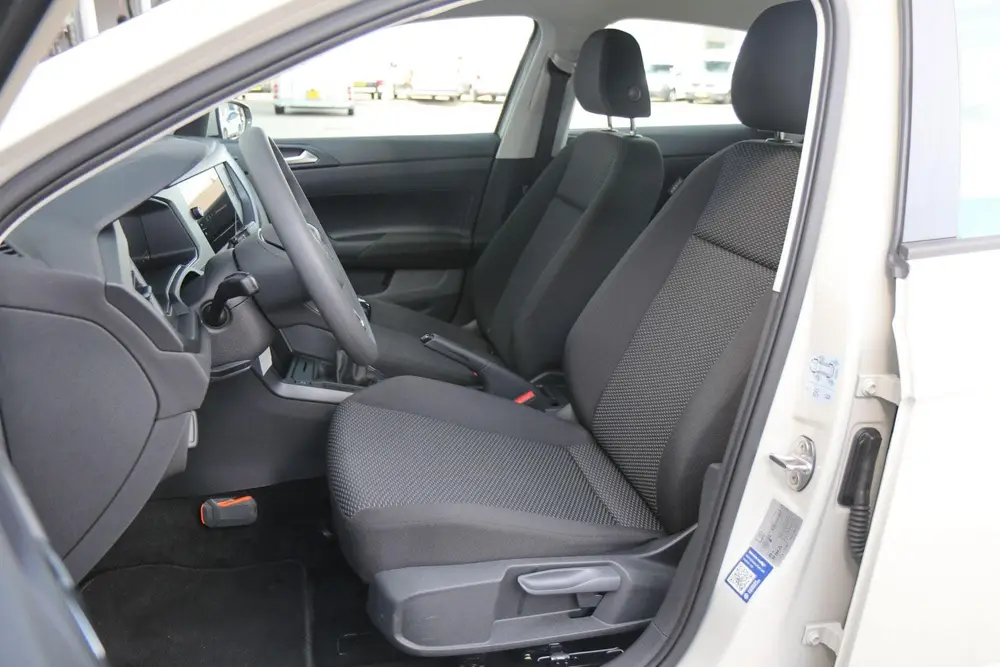 Volkswagen Polo 1.0 MPI 80pk Polo | App Connect | Parkeersen uit 2024, foto 4
