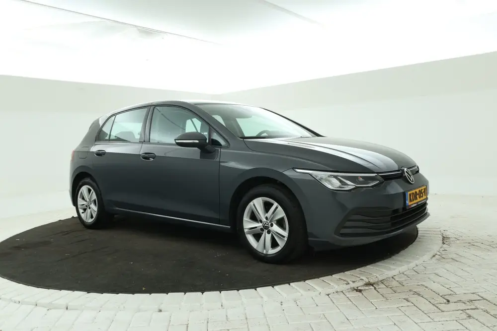 Volkswagen Golf 1.0 TSI Life Business 5 Deurs hb, Navigatie uit 2021, foto 4