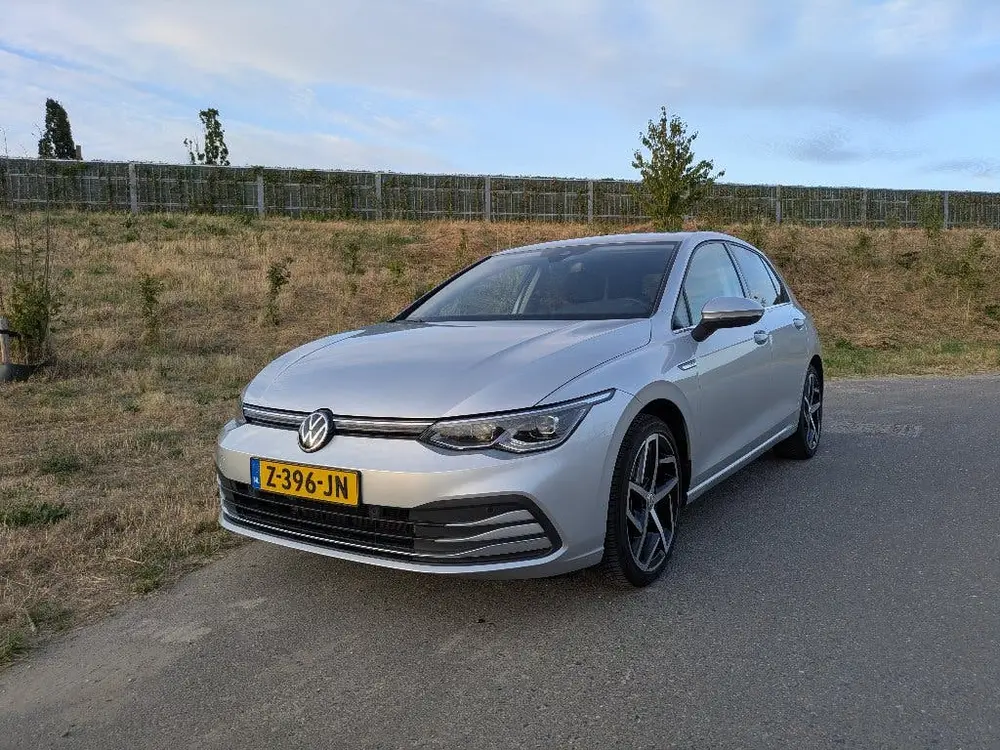 Volkswagen Golf VW Golf 8 1.5 eTSI 150pk DSG Style IQ.Light TravelAssist Cam uit 2020