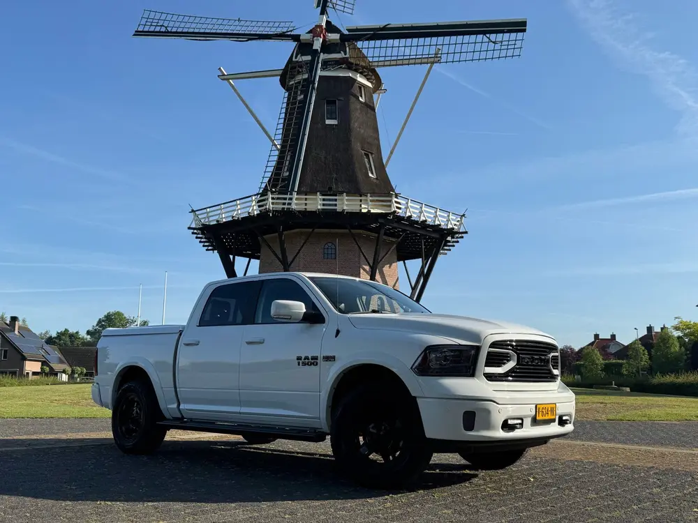 Dodge Ram 1500 Ram 1500 / 5.7 HEMI V8 / 4X4 / LUCHTVERING (bj 2019) uit 2019, foto 2
