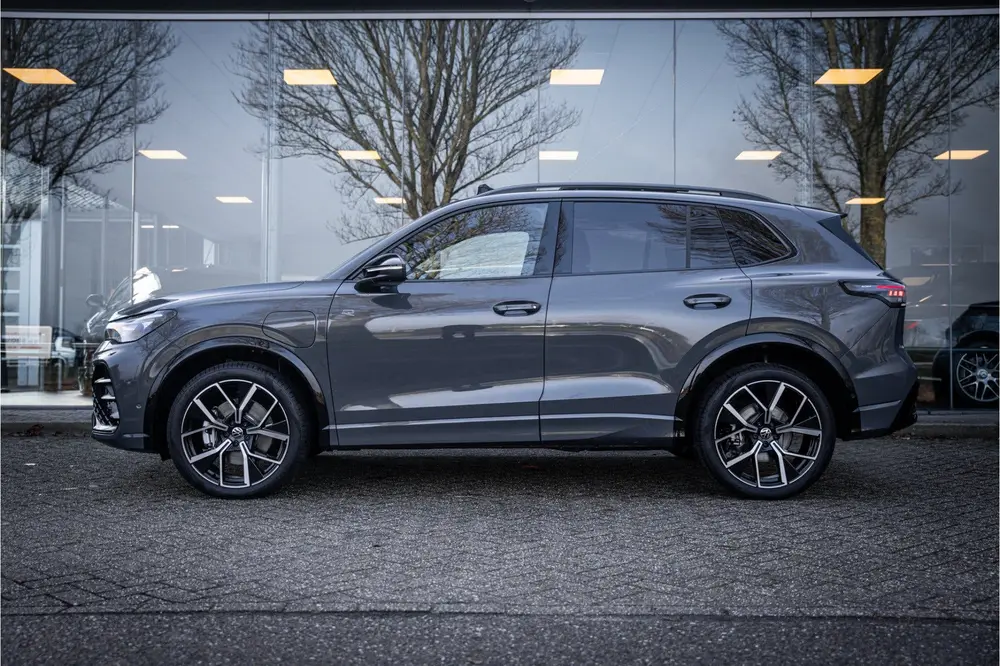 Volkswagen Tiguan eHybrid R-Line Edition * Panodak * Trekhaa uit 2025, foto 19
