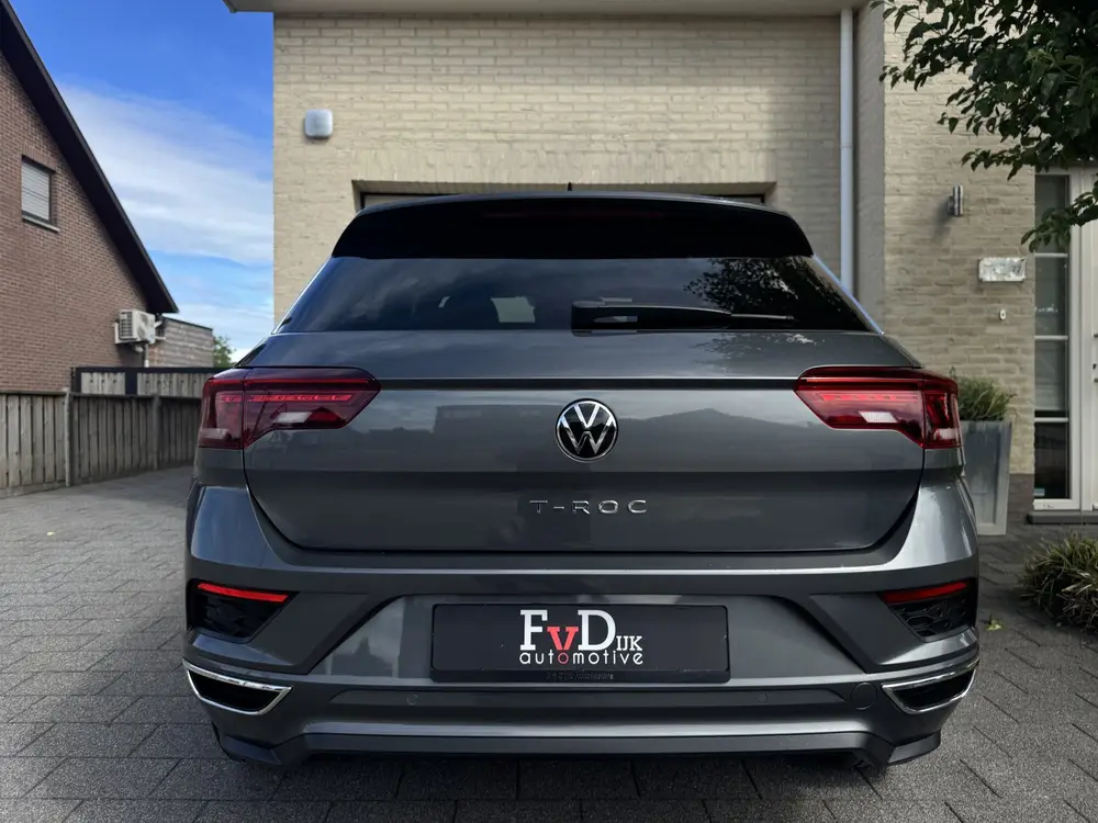 Volkswagen T-Roc 1.5 TSI 150pk DSG R-line Panoramadak Virtua uit 2022, foto 11