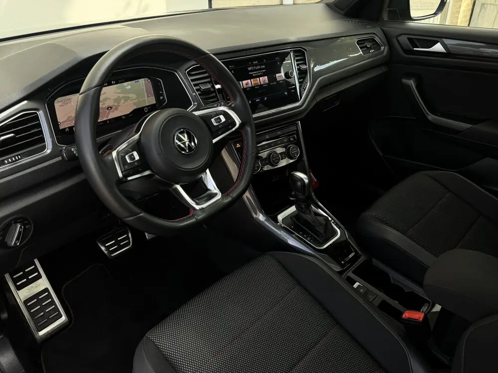 Volkswagen T-Roc 1.5 TSI 150pk DSG R-line Panoramadak Virtua uit 2022, foto 2