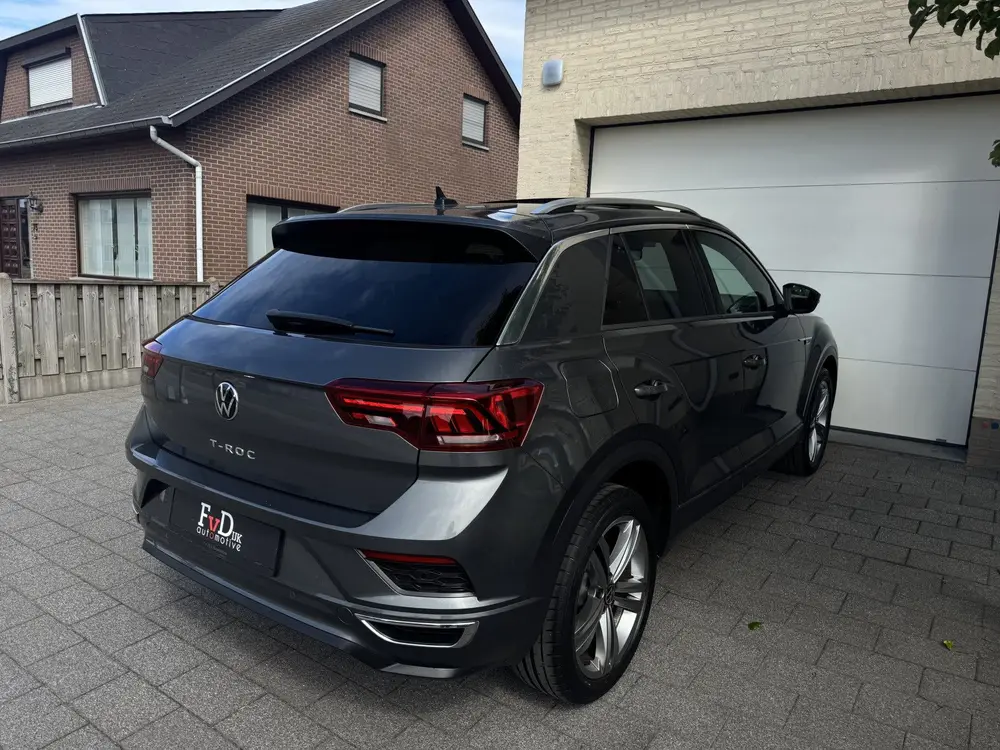 Volkswagen T-Roc 1.5 TSI 150pk DSG R-line Panoramadak Virtua uit 2022, foto 7