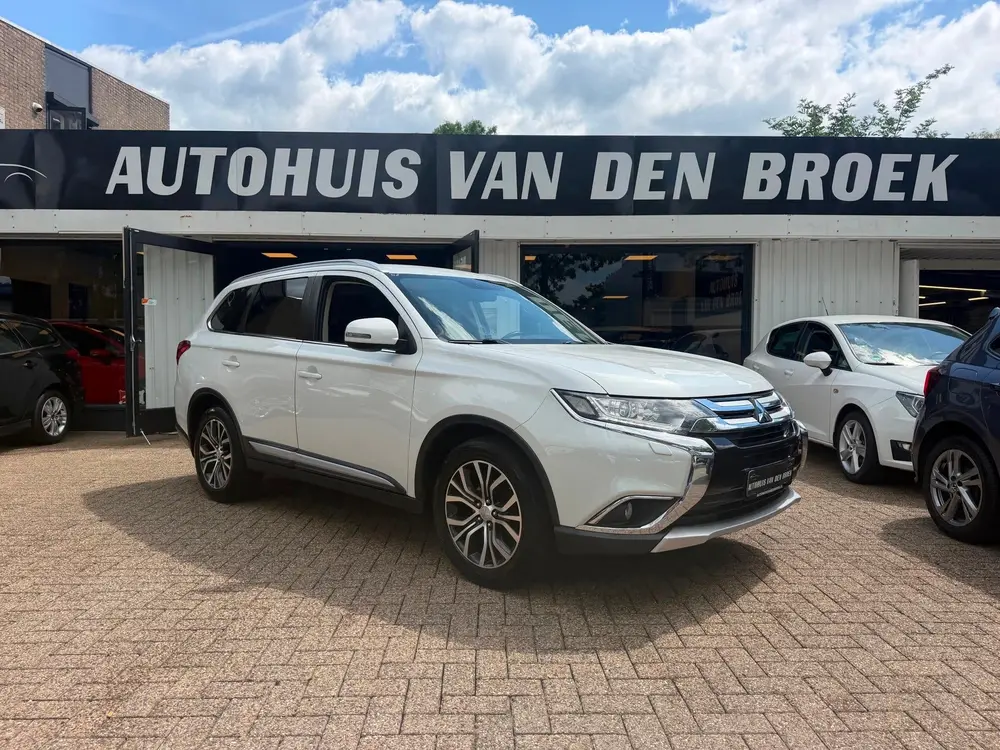 Mitsubishi Outlander 2.0 2WD Instyle|Navi|Cruise|Clima|Carpl uit 2019
