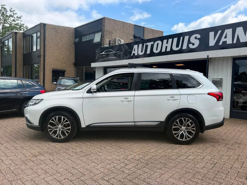 Mitsubishi Outlander 2.0 2WD Instyle|Navi|Cruise|Clima|Carpl uit 2019, foto 10