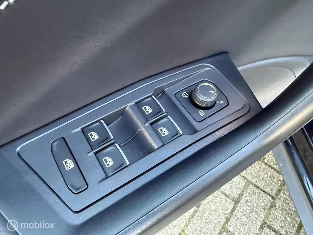 Volkswagen T-Roc 1.5 TSI R-Line|PANO|IQ-Light|Keyless|Camera uit 2022, foto 11