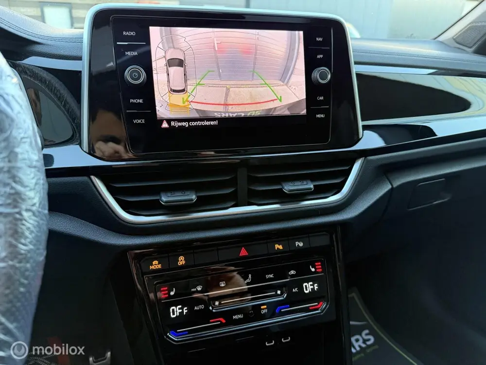 Volkswagen T-Roc 1.5 TSI R-Line|PANO|IQ-Light|Keyless|Camera uit 2022, foto 8