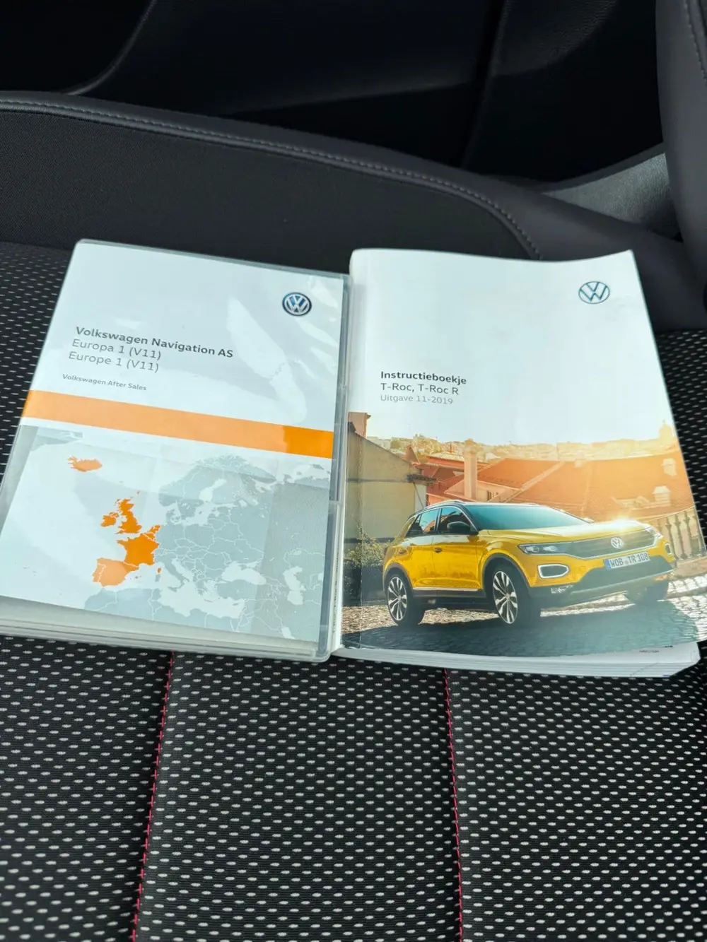 Volkswagen T-Roc 1.5 TSI Sport Business R, panoramadak, trek uit 2020, foto 6