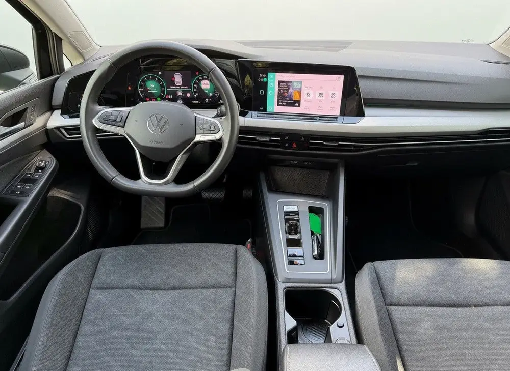 Volkswagen Golf 1.0 eTSI AUTOMAAT Life, achteruitrijcamera uit 2024, foto 2