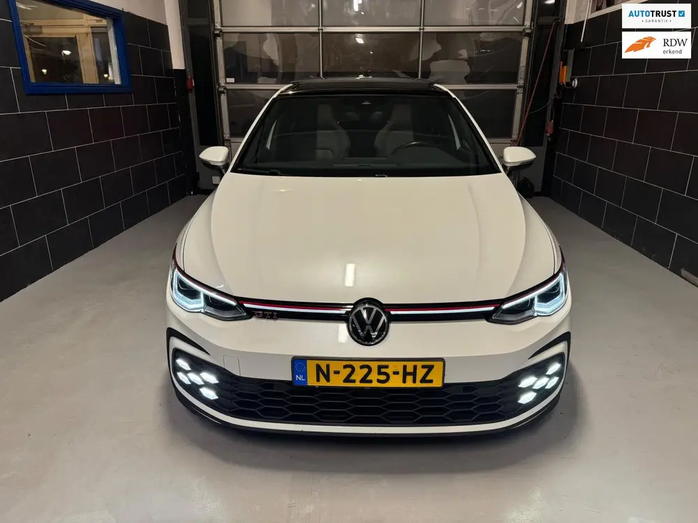 Volkswagen Golf 2.0 TSI GTI - PANO - KEYLESS - H&K - CARPLAY uit 2021