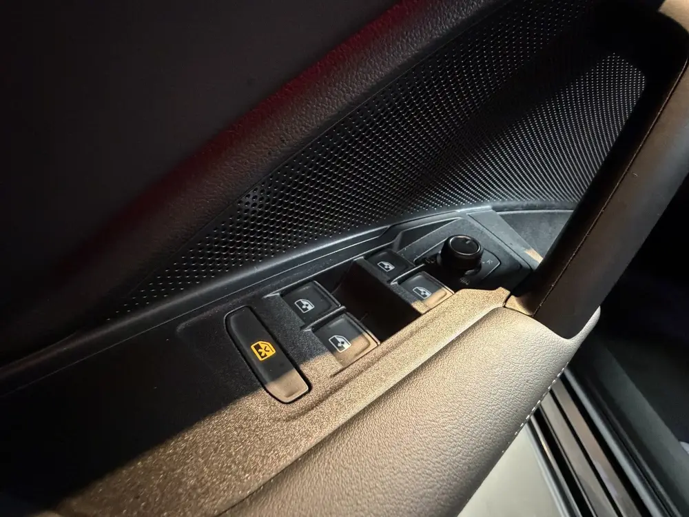 Volkswagen Tiguan 1.5 eHybrid R-Line edition Panorma Navigat uit 2025, foto 19
