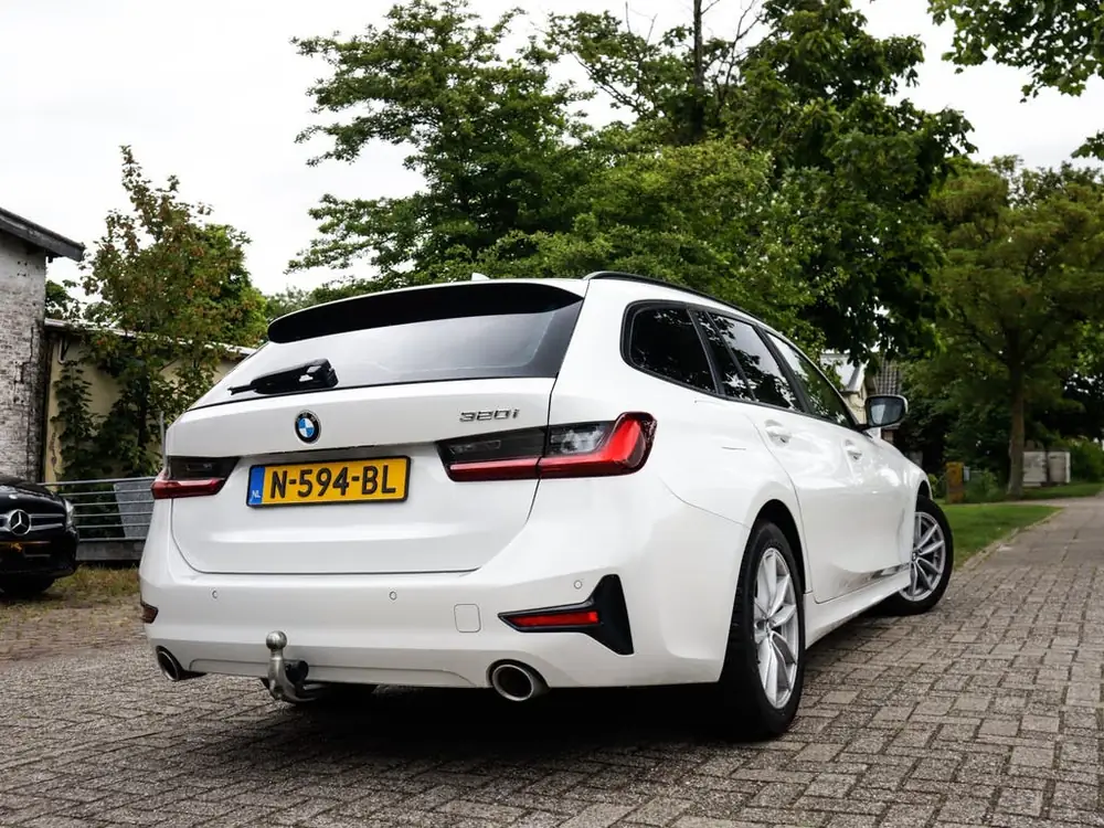 BMW 3-Serie 3 Serie Touring 320i Business Edition 1e-Eig. & Dealer-O uit 2021, foto 2