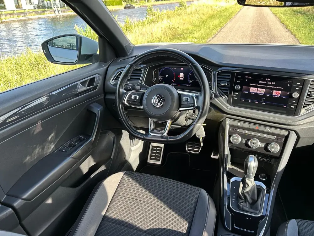 Volkswagen T-Roc 1.5 TSI Sport | R-Line | LED | Adaptieve Cr uit 2019, foto 2