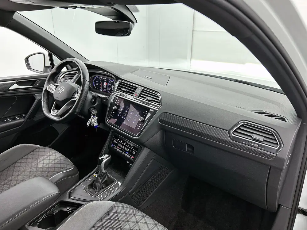 Volkswagen Tiguan 1.5 TSI R-Line | Camera | Adaptive Cruise uit 2022, foto 13