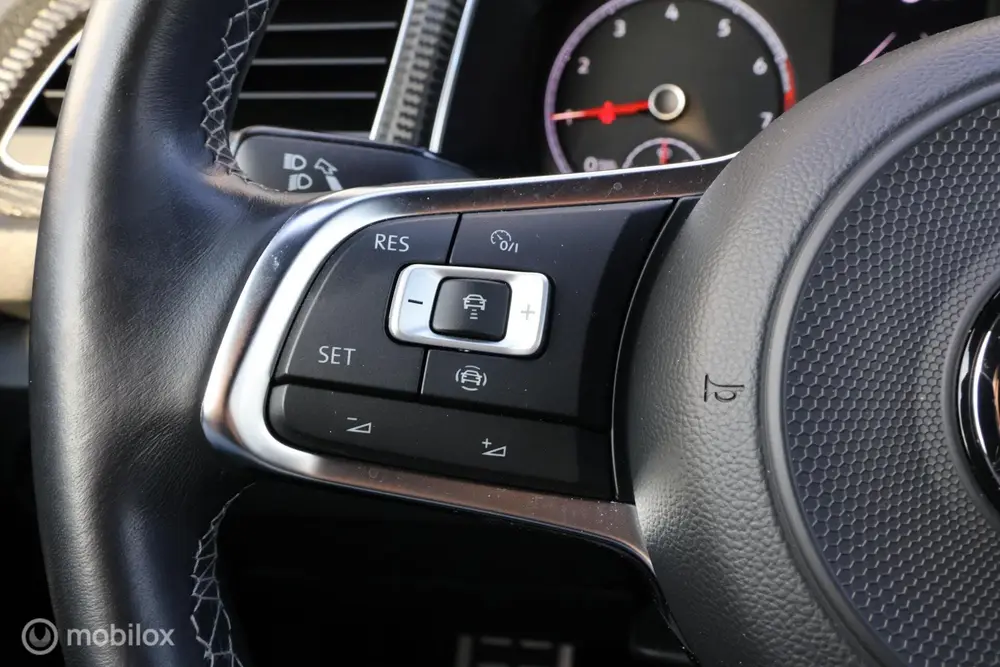 Volkswagen T-Roc 1.5 TSI DSG R-Line I Camera | ACC | LED uit 2019, foto 16