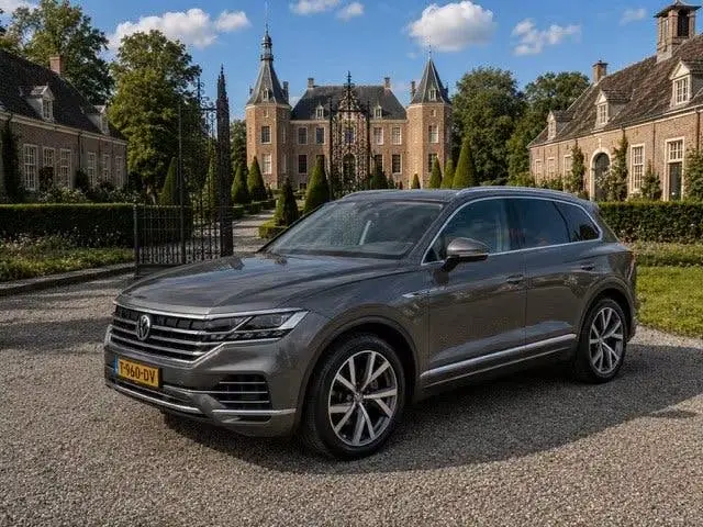Volkswagen Touareg 3.0 TSi eHybrid 4MOTION km 48.000 nap 1e uit 2021, foto 2