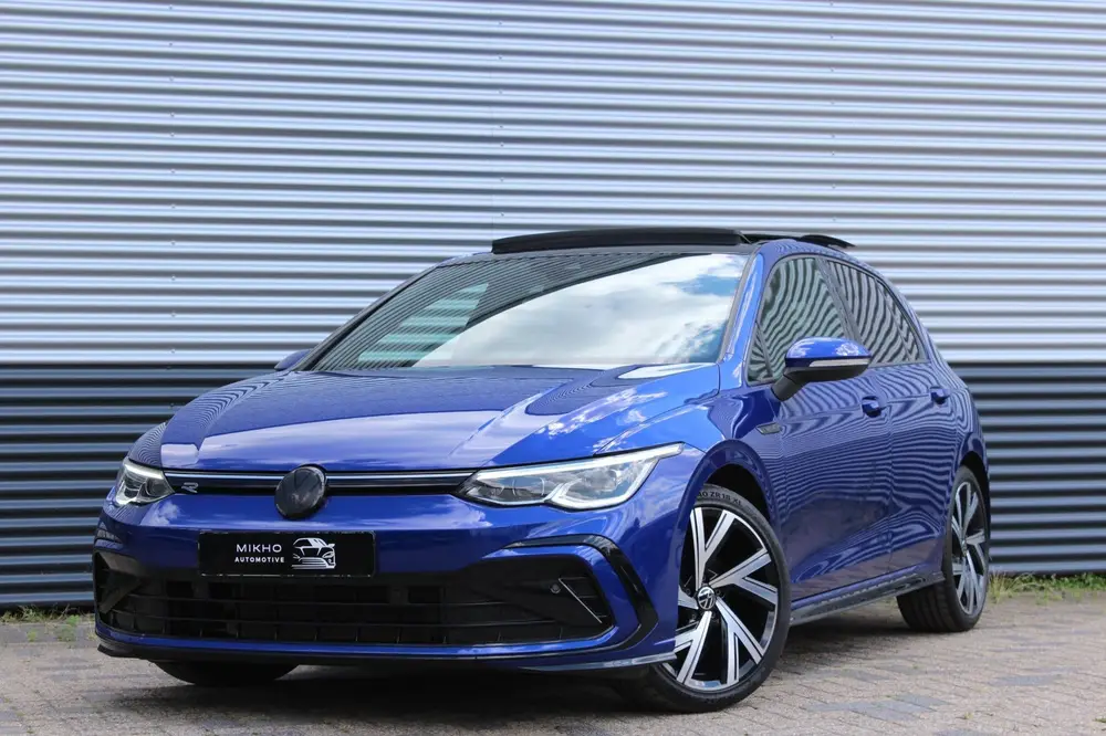 Volkswagen Golf 1.5 eTSI 3x R-Line | Panoramadak | Camera | uit 2021
