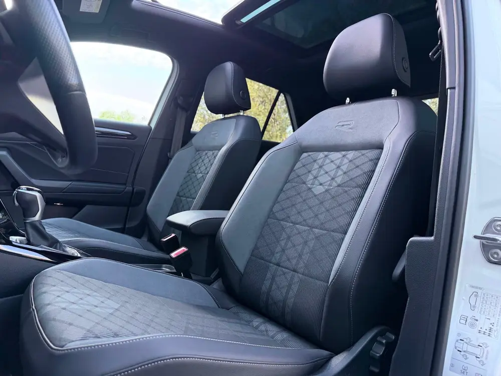 Volkswagen T-Roc 1.5 TSI 3xR-Line Pano/Keyless/Camera uit 2022, foto 11