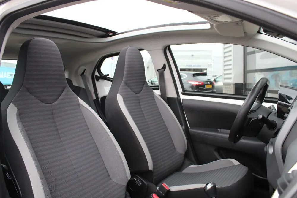 Toyota Aygo 1.0 VVT-i X-Play / Open dak / Carplay / Automaat uit 2019, foto 11
