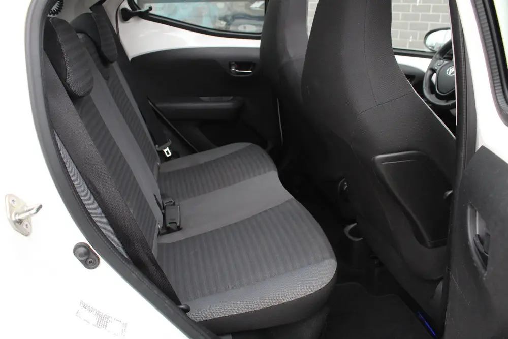 Toyota Aygo 1.0 VVT-i X-Play / Open dak / Carplay / Automaat uit 2019, foto 12