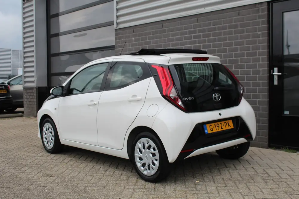 Toyota Aygo 1.0 VVT-i X-Play / Open dak / Carplay / Automaat uit 2019, foto 7