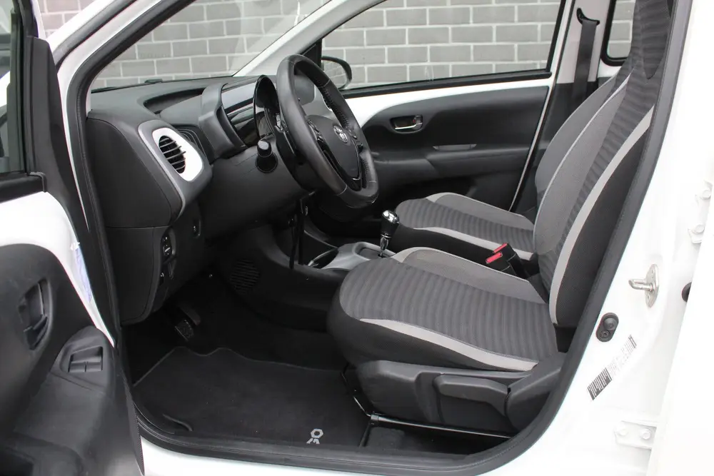 Toyota Aygo 1.0 VVT-i X-Play / Open dak / Carplay / Automaat uit 2019, foto 8
