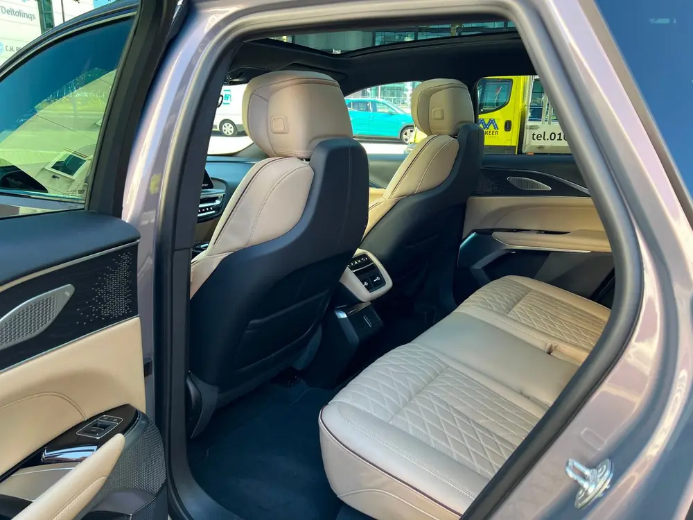 Cadillac Lyriq Sport uit 2024, foto 12