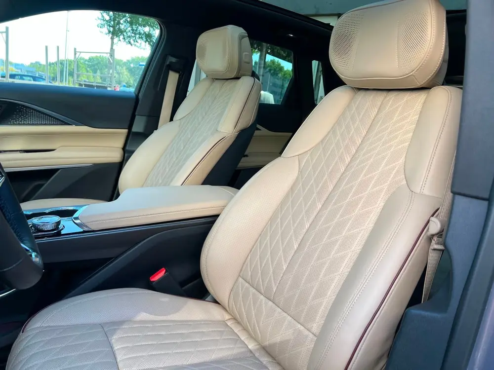 Cadillac Lyriq Sport uit 2024, foto 13