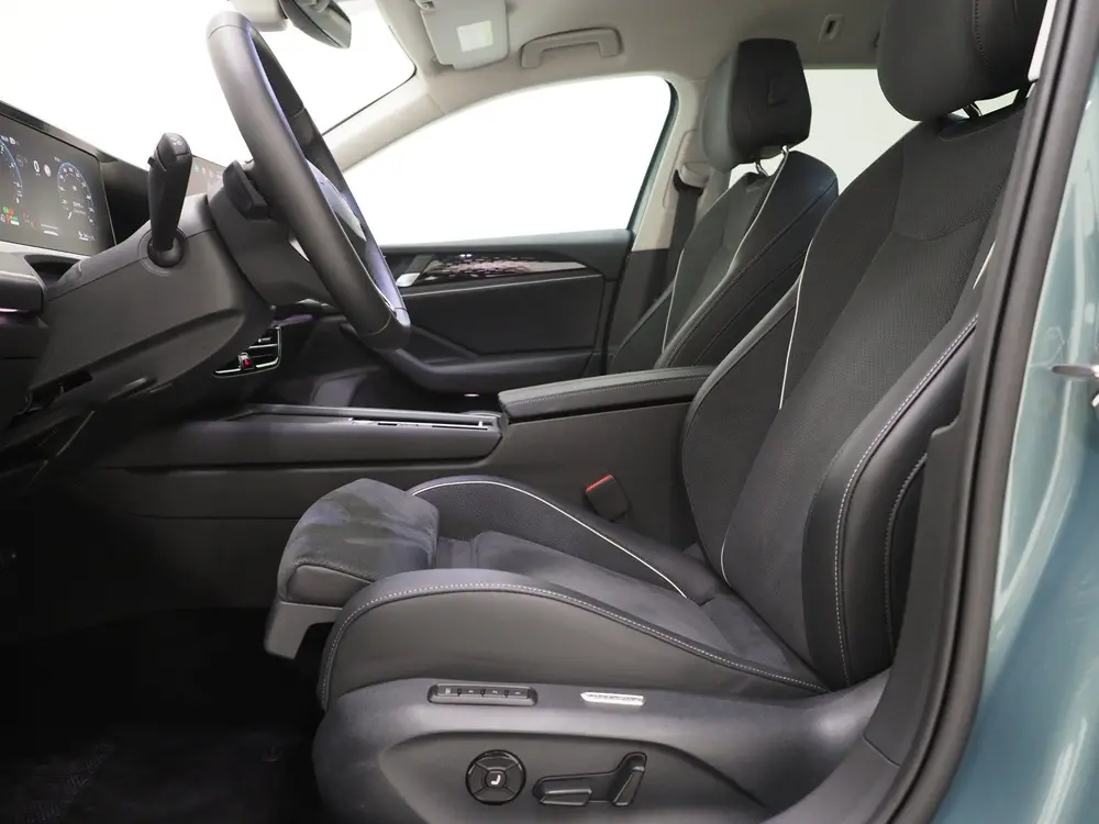 Volkswagen Passat Variant 1.5 eHybrid 204PK | Leder/Alcantar uit 2025, foto 17