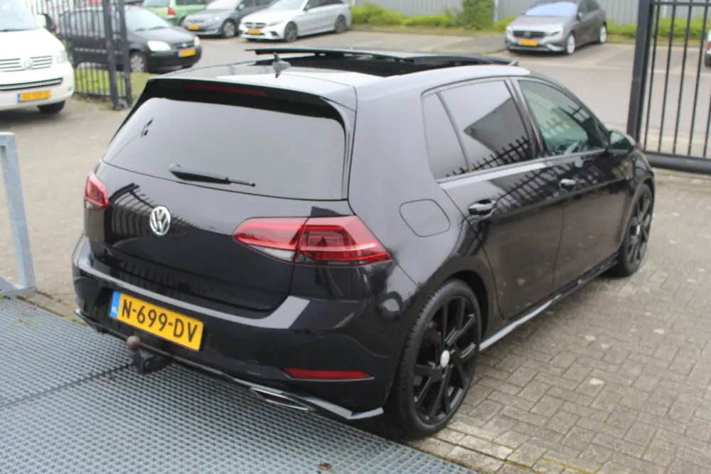 Volkswagen Golf 1.5 TSI Highline R-line Automaat Panoramadak uit 2019, foto 11