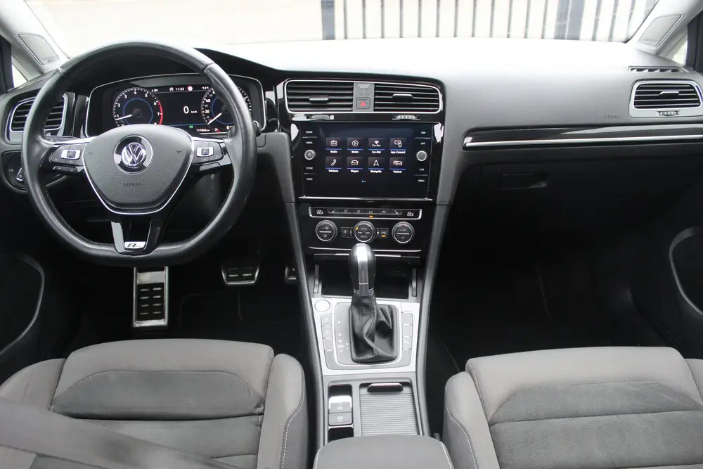 Volkswagen Golf 1.5 TSI Highline R-line Automaat Panoramadak uit 2019, foto 14