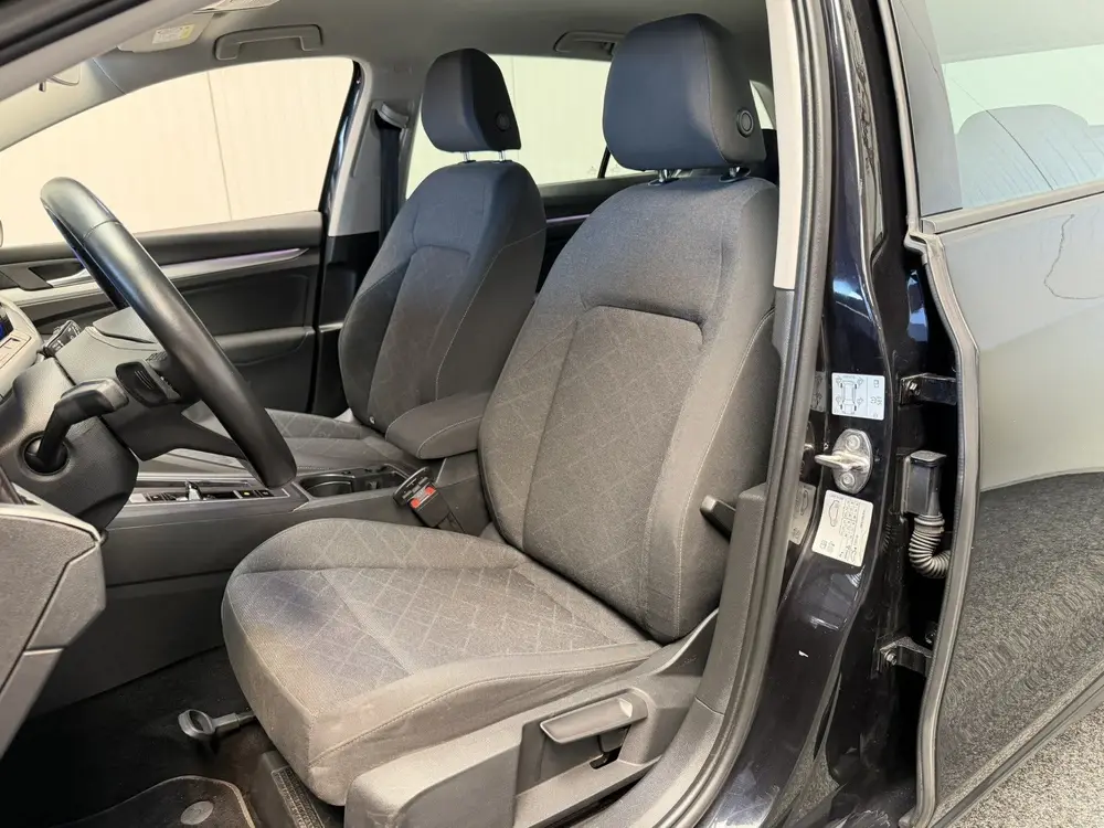 Volkswagen Golf Variant 1.0 eTSI LIFE BUSINESS ADAPTIVE CRUI uit 2022, foto 15