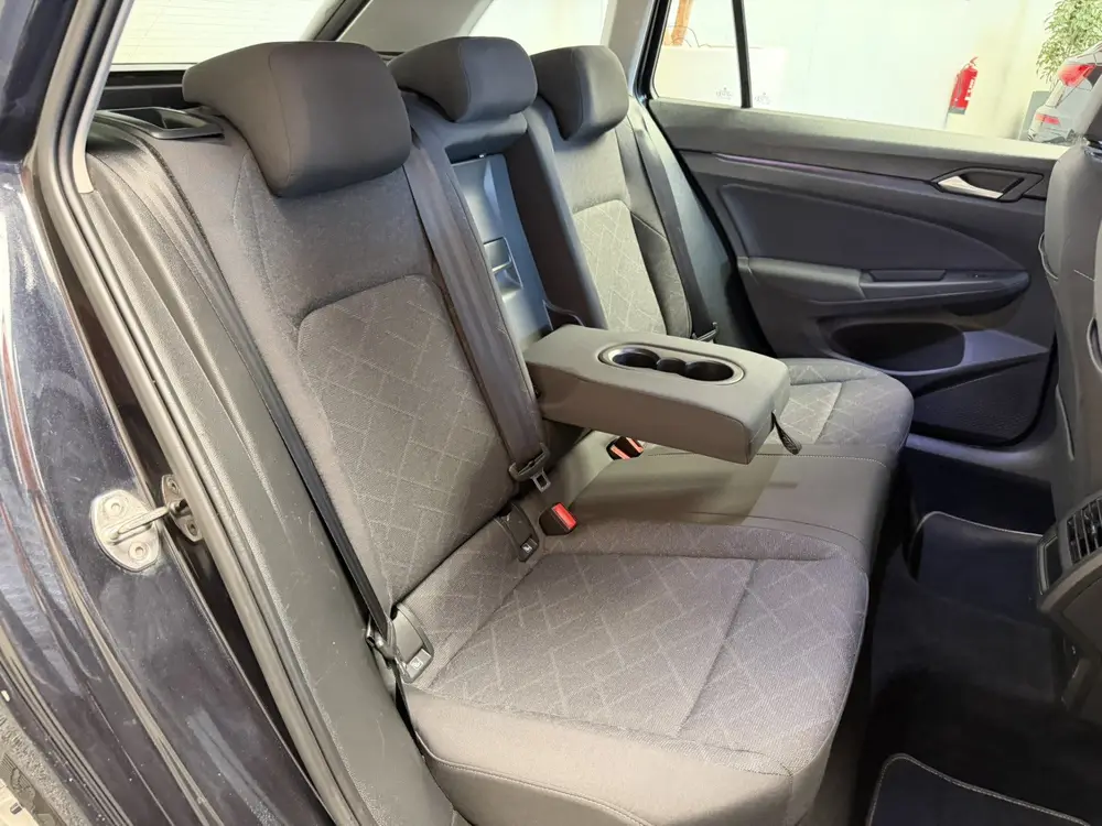 Volkswagen Golf Variant 1.0 eTSI LIFE BUSINESS ADAPTIVE CRUI uit 2022, foto 18