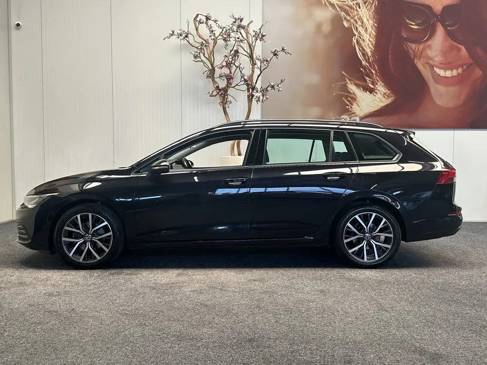 Volkswagen Golf Variant 1.0 eTSI LIFE BUSINESS ADAPTIVE CRUI uit 2022, foto 5
