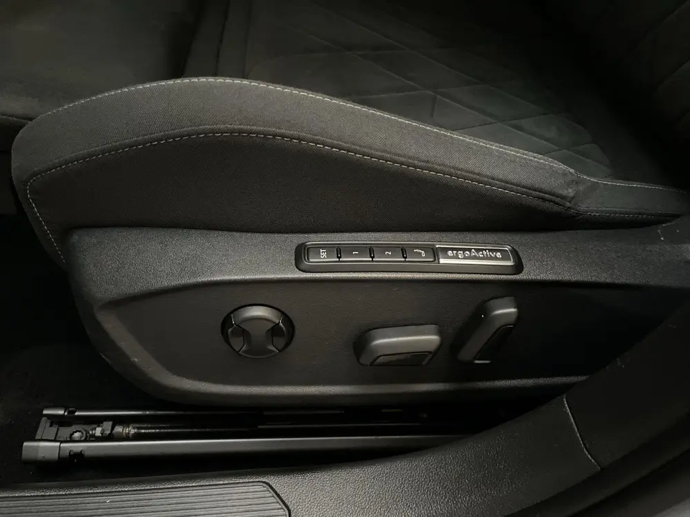 Volkswagen Golf Variant 1.5 TSI Life Business Sfeerverlichti uit 2021, foto 13