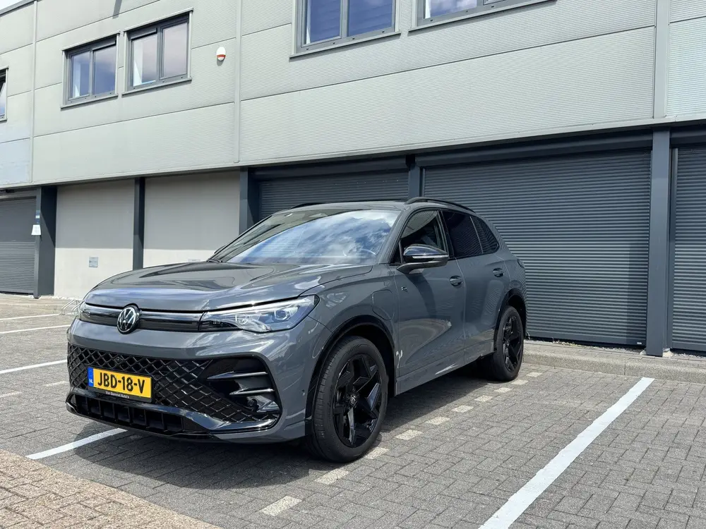 Volkswagen Tiguan 1.5 eHybrid 272PK R-Line Edition Navi.Pano uit 2025, foto 3