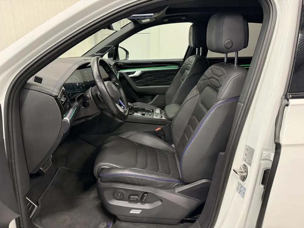Volkswagen Touareg R 3.0 TSi 4MOTION eHybrid 462PK PANO/PUGL uit 2021, foto 12