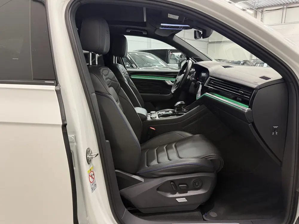 Volkswagen Touareg R 3.0 TSi 4MOTION eHybrid 462PK PANO/PUGL uit 2021, foto 14