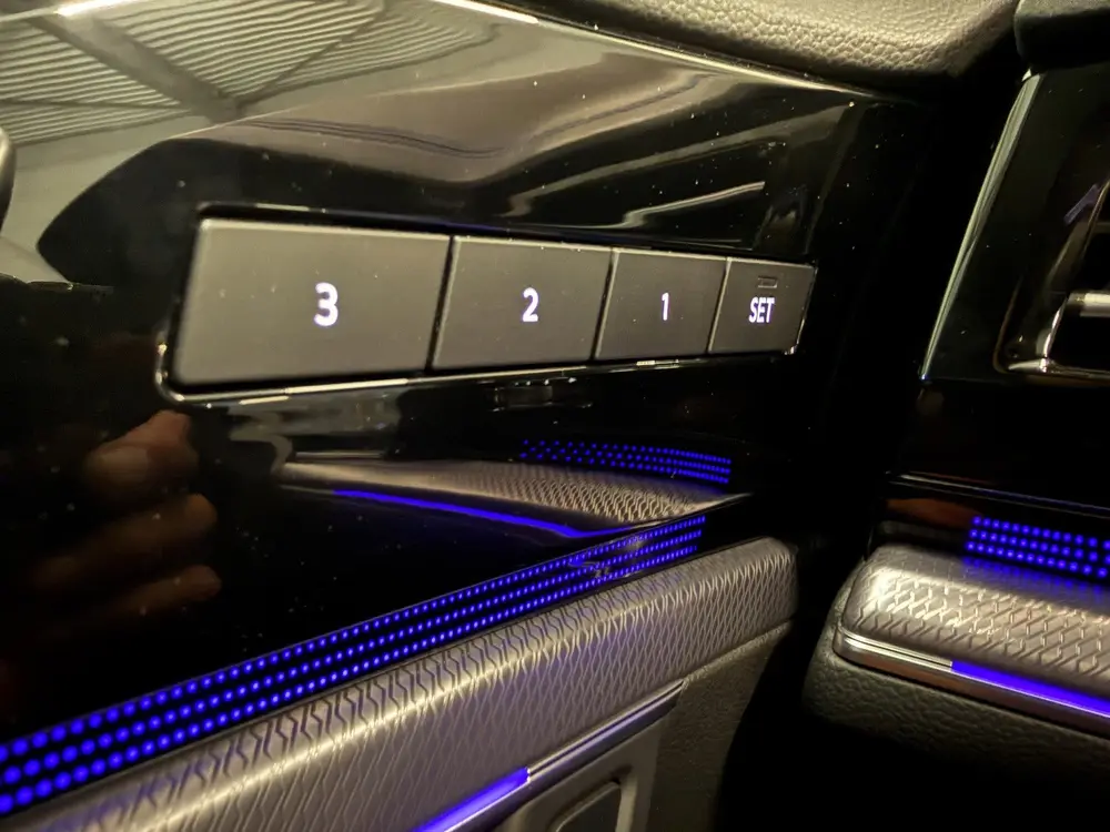 Volkswagen Touareg R 3.0 TSi 4MOTION eHybrid 462PK PANO/PUGL uit 2021, foto 18