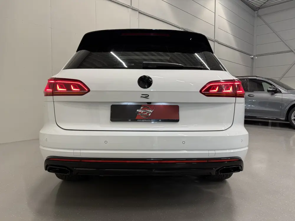 Volkswagen Touareg R 3.0 TSi 4MOTION eHybrid 462PK PANO/PUGL uit 2021, foto 8