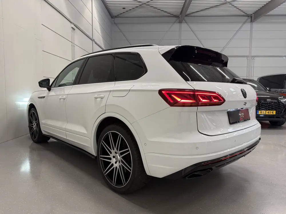 Volkswagen Touareg R 3.0 TSi 4MOTION eHybrid 462PK PANO/PUGL uit 2021, foto 9